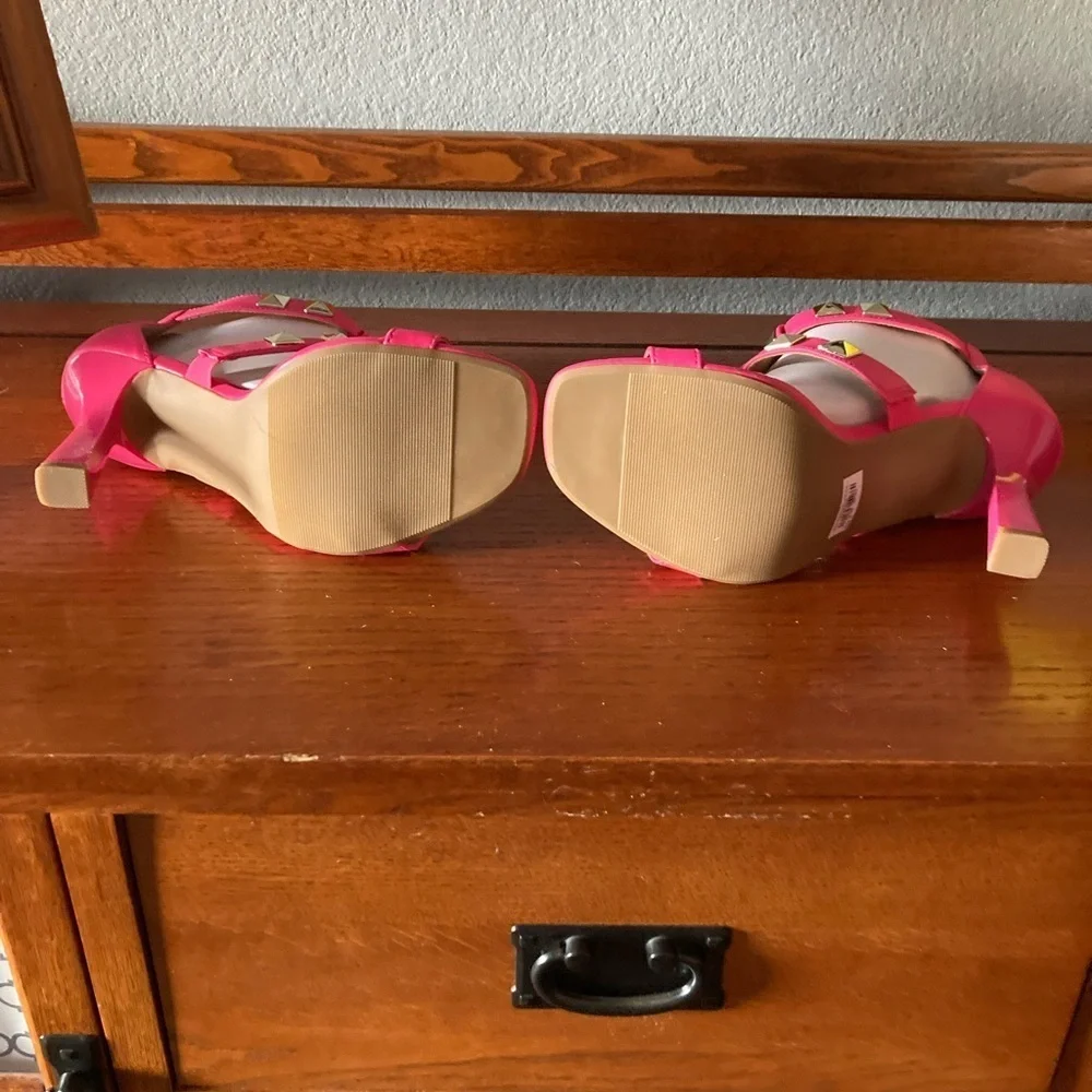 Torrid fuschia studded Sandal heels NWT Size 8WW